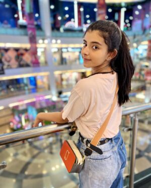 Myra Singh Instagram - Mom ne bola Aaj aachi lag rahi ho 🥲so 😂 picture’s le lete h 😉 
.
.
.

#myrasingh #mall #justme #ramdom #fakecandid #love #cute #moment
