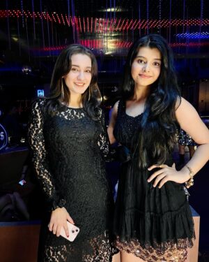Myra Singh Instagram - This party is proof that good times and great friends make the perfect combination 🫶🖤🤍
.
.
.
.
.
 #myrasingh #party #friends #birthday #blackandwhite #cute