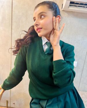 Myra Singh Instagram - #crewincinemasnow 
i dont know where to start and what to write ….i am so so happy bcoz my first movie released and i am playing younger versions of gorgeous @kareenakapoorkhan mam . so grateful that i was able to share the screen with big starcast #poo kareena mam the best @tabutiful mam and my favorite @kritisanon mam and legendary @iamkulbhushankharbanda sir 
❣️
i am sure everyone will fall in love with the magic created by @rheakapoor mam @rajoosworld sir @ektarkapoor mam  @anilskapoor sir @akfcnetwork @balajimotionpictures 
special thanks to @official.jyotteebajaj mam @panchamighavricasting mam for all the casting coordination 
.
.
go watch it and give some love to #crew #jasmine