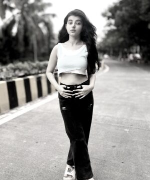 Myra Singh Instagram - Silent messages hidden in a straight face🎴
.
.
[ Myra singh , silent face , pose , beauty ]