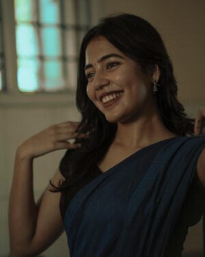 Nandhithaa Instagram - Not your average sandakozhi 😌

#tamilsong #tamil #traditional #saree
