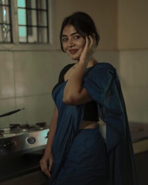 Nandhithaa Instagram - Not your average sandakozhi 😌

#tamilsong #tamil #traditional #saree