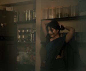 Nandhithaa Instagram - That’s definitely a Hot-tea ☕️ 

📷 - @flaws_by_akash 

#saree #tamilsong #tamilbgm #traditional #fyp