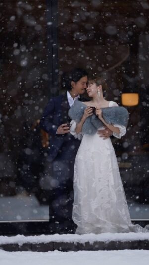 Naomi Lorraine Frank Instagram - .
.
先日良くんと結婚2周年を迎えました✨

交際も含めたら5.6.7.8年くらい一緒だね。笑

この曖昧な年数覚えでもOKな関係でいれるくらい
年々大親友のような相棒感が高まりつつ
愛する人としての想いも高まって
笑顔と感謝がいっぱいの日々です☺️

本当にいつもありがとう🫶🏻🩷

3年目も、これからもずっとよろしくね💐
.
.
#結婚記念日#結婚2周年#後撮り#number5#wedding #marriageanniversary#フランク家#フランク家結婚式 #frankfamily#チーム時差投稿#白馬#hakuba