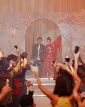 Natalia Ng Instagram - Something old and something new ❤️❤️‍🔥 A special flashback feature in celebration of our 2nd Wedding Anniversary 🥰 

During our wedding banquet (22.11.23), I re-wore my 接新娘 Tea Ceremony custom Qi Pao by @khoonhooi @khoonhooiofficial as my second march-in look— my “something old”— well not exactly old old, but it was first worn on October 17, 2022; the momentous day we swore vows to one another ❤️ (swipe 🔛 to get a doubly flashback to 17.10.22)

As for my “something new”, we added on a gorgeous sheer extension shawl with airy feathers custom made to give an extra pizzazz and complete my finale look at our wedding banquet night the following year 😍

Happy 2nd Anniversary, my @benik_varenik ❤️ Gotta say, it’s been pretty awesome doing life witchu 🥰 #BenTieTheNat 

Gold & jade necklace & earrings & ruby ring set | @lavinnewyork_diamond