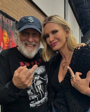 Natasha Henstridge Instagram - Just a few moments from my crazy last week! Happy Halloween! Plane trips, @wahorrorcon @dodgers and tournament’s … #scottsdale #washington old friends and new🤍🙏@Padevavra jewels always #nickcastle