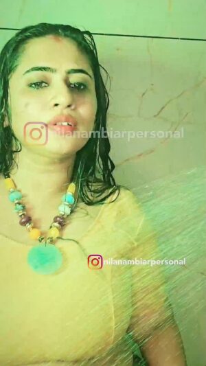 Nila Nambia Instagram - കുളിച്ചപ്പോ എടുത്ത ഒരു video 😜 see the story link for  more..