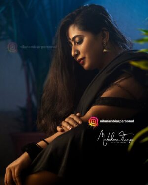 Nila Nambia Instagram - Black Saree, Bold Women, Beautiful Life.
@mahadevan_thampi clicks...
Costumes by @sujis_thayyal_pura