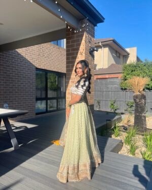 Nityaami Shirke Instagram - Golden hour on desi skin, will always be elite 🧚🏼

#desi #golden #explore #lehenga #fyp