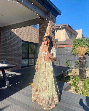 Nityaami Shirke Instagram - Golden hour on desi skin, will always be elite 🧚🏼

#desi #golden #explore #lehenga #fyp
