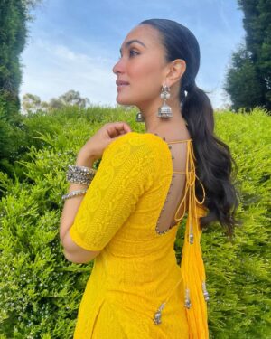Nityaami Shirke Instagram - Channeling my inner simran, except, I’m also the mustard field 🌻🥲

#iykyk #filmythings #ddlj #bollywood #love