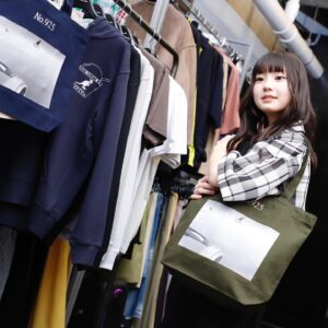 Nono Maida Instagram - カンゴールリワード×毎田暖乃🦘

\\ 最終のご案内 // ご注文の受付は
⚠️本日11/18(月)23:59までとなります🙇‍♀️

コラボアイテムをすでにご注文いただいた皆さま、
本当にありがとうございます✨

商品が届きましたら、ぜひたくさん着て、
たくさん使っていただけたら嬉しいです🫶

改めまして、デザインのお仕事を経験させてくださった
@udgcoltd001 関係者の皆さま、ありがとうございました✨

#KANGOLREWARD 
#カンゴールリワード 
#KGRW 🦘
#毎田暖乃  #Noꓸ925 
#ルート