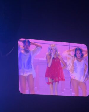 Oriane Serveille Instagram - SHORT’N SWEET FINALE 🎀💝🩰💋
33 shows later we are all about to jam in the penthouse one last time to close this US leg 🥹🫂 
see you tonight LA !!!
