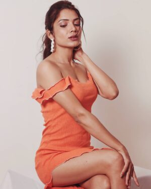 Palak Singh Instagram - The dress must follow the body of a woman, not the body following the shape of the dress.

Outfit-@look_at_that98 
📸- @_kalopsia.india 

.
#dresses #fashiongram #instafashion #orange #orangeisthenewblack #model #actor