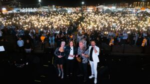 Pamela Spence Instagram - Pamela & Ümit Besen’in muhteşem konseriyle VI. Uluslararası Gastro Afyon Festivali’nde müziğe ve lezzete doyduk! 

🎤🔥 Bu coşkulu geceye eşlik ettik. Teşekkürler Afyon!👏👏