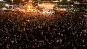 Pamela Spence Instagram - Pamela & Ümit Besen’in muhteşem konseriyle VI. Uluslararası Gastro Afyon Festivali’nde müziğe ve lezzete doyduk! 

🎤🔥 Bu coşkulu geceye eşlik ettik. Teşekkürler Afyon!👏👏