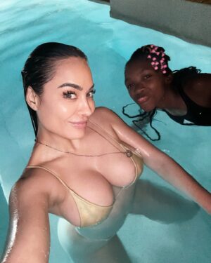 Paola Saulino Instagram - 🇰🇪 🎄💫