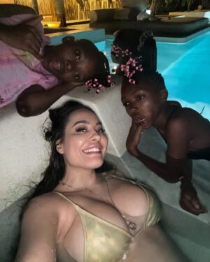 Paola Saulino Instagram - 🇰🇪 🎄💫