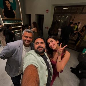 Parul Gulati Instagram - I came , i saw ,i conquered 

An evening to remember with my favourites 

#nishhair #nishhairdubai