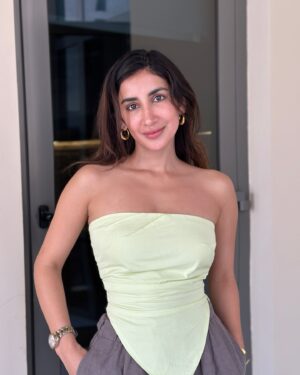 Parul Gulati Instagram - 🙃