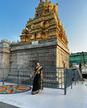 Parul Gulati Instagram - A trip to Tirupati to offer my heartfelt gratitude for the most incredible year. It’s been a journey of ups and downs, but every twist and turn has brought lessons that I’ll carry forever. I’m beyond grateful to have had the chance to visit this sacred place with my mum, by my beloved by my side ♥️

#tirupati #tirupatibalaji #balajitemple