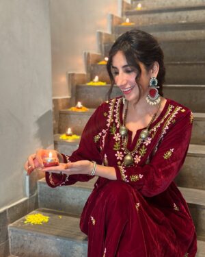 Parul Gulati Instagram - Happy Diwali from us to you 🪔

Team @nishhair
