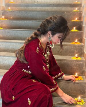 Parul Gulati Instagram - Happy Diwali from us to you 🪔

Team @nishhair