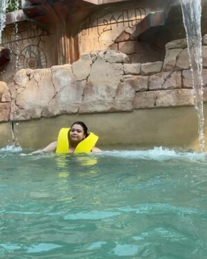Parul Gulati Instagram - A day at the waterpark… best sunday ever with my babay @adaasainii 

#waterbabies #waterpark