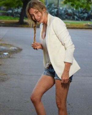 Patricia Viggiano Instagram - A medida que vas transitando situaciones nuevas y desconocidas… vas sabiendo cuáles te hacen sentir bien y cuáles no… o lo q es mejor aún cuáles si resuenan en tu misma sintonía y cuáles no…al reconocer q sí y q no te vas re diseñando…

Sin dudas esta experiencia q es la vida…(si estás dispuesto a aprender)… es un viaje de introspección único, maravilloso y muy creativo más allá de todas las pruebas q tengamos q atravesar para pasar a otro nivel… q en definitiva forjan  la mejor versión de uno mismo y q con el tiempo volverá a rediseñarse deacuerdo a lo nuevo vivido…

Que maravilloso este juego, este viaje, este arte…. que es nada más ni nada menos… que estar vivo😊💫

Buen fin de semana p todos! Pásenlo lindo!🤗💫

PH: @sebasnaonok
  @aguspulidook