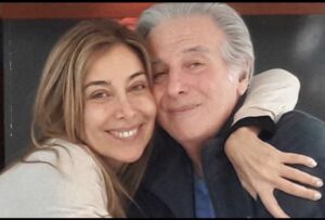 Patricia Viggiano Instagram - Felices 90 Franchesco👏👏👏👏!!!!✨✨✨✨✨✨✨
Y siii él es mi papá!! Y reconozco q nunca transmuté el Edipo ( como me dirían mis amigas de toda la vida )
Y la verdad… tienen razón!😂
Pero la verdad me dio muchos motivos p decir q suerte q tengo de tenerte papá!!

Gracias x todos tus cuidados desde siempre, x nuestras peleas xq yo era una adolescente picante q ya desde chiquita decía y porque mis hermanos pueden y yo no…jaja … yo no aflojaba 😂 como buena adolescente y a la noche golpeabas la puerta y me decías: puedo pasar yo no me puedo ir a dormir enojados los dos… que testa dura la de los dos!😂
Diría mamá! Y te patearia debajo de la mesa p q no te salga la tanada!😂

O como cuando  no me dejabas ir de vacaciones al mismo lugar que iba mi novio ,no con él a la misma ciudad y como no querías , ofendido ( entiendo me iba sola x primera vez y era otra la época en q te criaron ) ni me ayudaste con la valija… lo mandaste a uno de los chicos… pero vos no fuiste hasta la parada del colectivo a despedirme !!!!😂 

Sos lo más!! Te adoro y q lo pases súper este día tan lindo!! Ya quiero comer todo lo q estás cocinado!
 
Y les dejo dos frases q me dijo toda mi vida: - “Siempre q llovió paró y salió el sol”
- “Tene proyectos siempre …hasta el último día”
 
Y tenia razón!!!😄. 

Buen Jueves p todos! Pásenlo lindo!😊😘