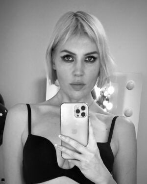 Polina Goudieva Instagram - Today is the birthday🎂 of one of my favorite theaters -Crave Cabaret❣️I’m so happy that a part of me stayed in its walls with an anthem I wrote for the theater, that opens the show every night. 
 It felt like a mini life, performing on that stage and expressing a different side of me, among the amazing creative troupe. I’ve seen many shows around the world, but there is nothing like Crave. HBD @cravemoscow ❤️