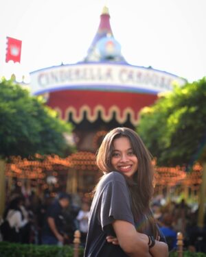 Pooja Shanka Instagram - Just 2 Disney Adults living their childhood dreams 🥹

Travel Partner - @legsgo_holidays , Bestest of the Bests 🙌🏼

PC - @selvin_dop 📸