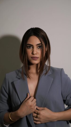 Priyanka Arya Instagram - #ad
I’m blown away by the Tresemmé AR Style Try-On Tool! The style it suggested instantly became my top pick. What do you think? 🖤 
To achieve this look, I used the TRESemmé Heat Protect Spray to guard my hair against heat damage and the TRESemmé Gloss Ultimate Serum to give it an incredible shine, resulting in a flawless salon-quality finish!

#TRESemme #TresemmeIndia #GlossUltimate #HairSerum #HeatProtect #HairStyling #HeatStyling #SalonSmoothHair #SalonAtHome #Haircare #ShinyHair #GlossyHair #HealthyHair #ProfessionalHairCare #HaircareCommunity #GoodHairDays #TresemmeHair #TresemmeHaircare #TresemmePartner #sponsorship