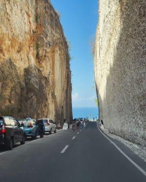 Priyanka Arya Instagram - Somewhere far away 

Bali | travel | indonesia | bali tour | uluwatu