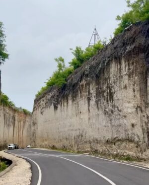 Priyanka Arya Instagram - Somewhere far away 

Bali | travel | indonesia | bali tour | uluwatu