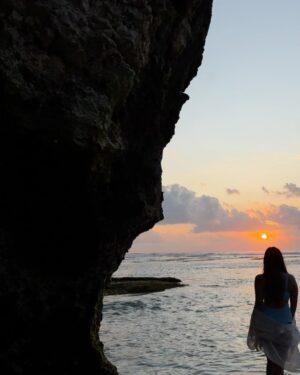 Priyanka Arya Instagram - Sharing Stories while walking on the 🏖️?

Bali | bali travel | travel influencer | travel and leisure | uluwatu bali | indian influencer