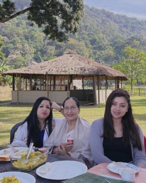 Priyanka Bharali Instagram - Ye tasveer hain apno ki 🤗🫶🧿

#love #family #mother #funtime #familytime #familygettogether #picnic #december #guwahati #assam #mayong #chanaka #india #instagram #instapost #instalike #instagood #instamood #priyankabharali #priyankabharaliofficial #priyankabharalifanclub #🫶🧿🧿