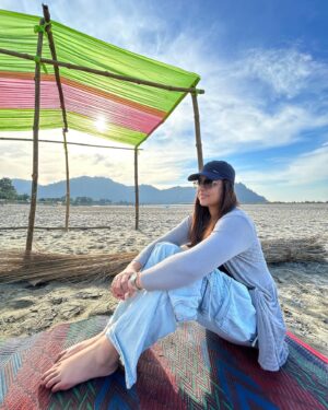 Priyanka Bharali Instagram - Less chaos, more peace✌️😌🧿

#sunset #naturelovers #beautifulsunset #newpost #instapost #instagram #instalike #instagood #instamood #insta #instaphoto #instacool #instasunsets #priyankabharali #priyankabharaliofficial #priyankabharalifanclub #thankfulgratefulblessed #🫰🙌🏻🫶🧿

Thank you @pranamika17📸