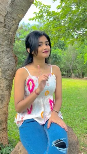 Priyanka Sanam Instagram - Tu niswas nele mu #priyankasanam #odia #odisha #odiasong #odiareels #romantic
