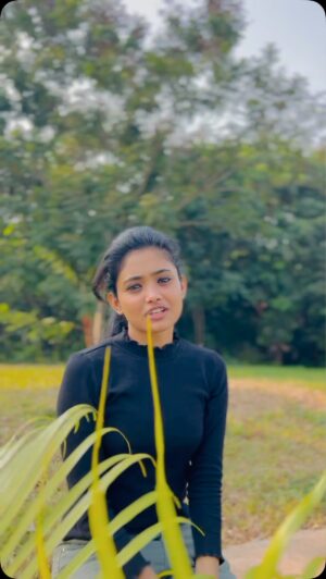 Priyanka Sanam Instagram - Next line mane pakaiki asuchi ruha 😂😂ll #priyankasanam 

#odisha #odia #reelsindia #odiareels #odiasong #trend #funnyvideos #funny #ownvoice #comedy #odiatrending