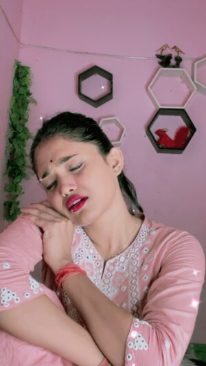 Priyanka Sanam Instagram - Laguchi haigala prema 🙈🙈 #priyankasanam  #. #. #expression #odia #odiasong #odiareels #odiamuser #trend #trendingreels #trendingodia #trendingodiasong #reelsindia #grwm #love