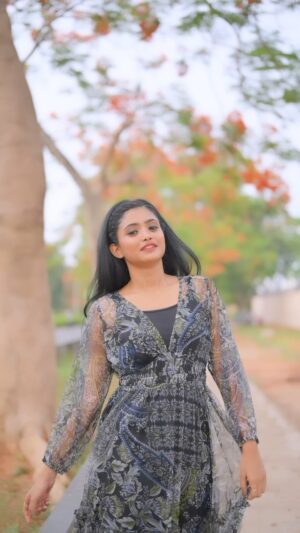 Priyanka Sanam Instagram - To akhi mo 🪞 #priyankasanam 

#odia #odisha #bhubaneswar #odiasong #odiareels #odiamuser #odiagirl #trend #trendingreels #trending #grwm #fashion #reelitfeelit #reelkarofeelkaro #reelsindia