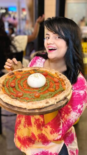 Priyanka Tiwari Instagram - Best Pizza in Thailand ❤️
.
#reel #pizza #food #reelitfeelit #foodporn