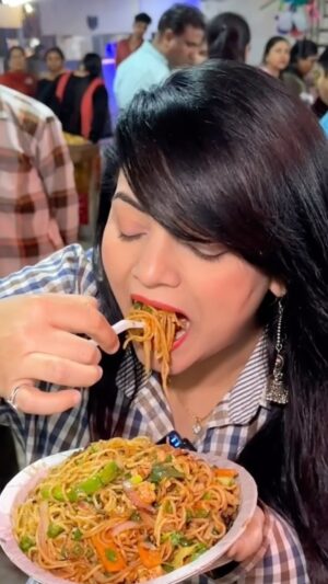 Priyanka Tiwari Instagram - Best Street Food in Amritsar in Rs500 
.
#food #streetfood #foodporn #reelitfeelit