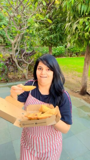 Priyanka Tiwari Instagram - Am I FAT ?
.
#comedy #funny #trendingreels #reelitfeelit