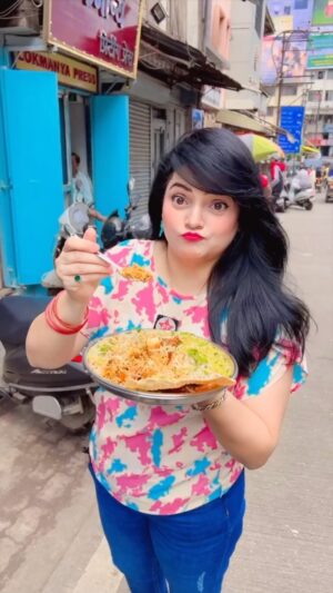 Priyanka Tiwari Instagram - Nashik’s Most Popular BIRYANI @chirag_veg_biryani92 
😋
.
#foodporn #biryani #reels #reelitfeelit