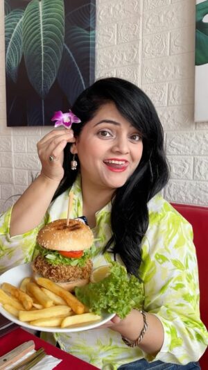 Priyanka Tiwari Instagram - Vegetarian Food in Thailand 
.
#food #foodporn #reelitfeelit #fyp