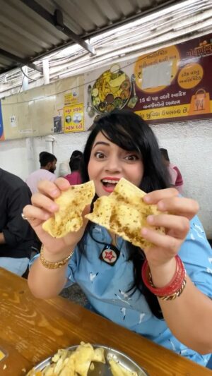 Priyanka Tiwari Instagram - Gujarati Breakfast 😱 
.
#food #reels #foodreels #reelkarofeelkaro #reelitfeelit