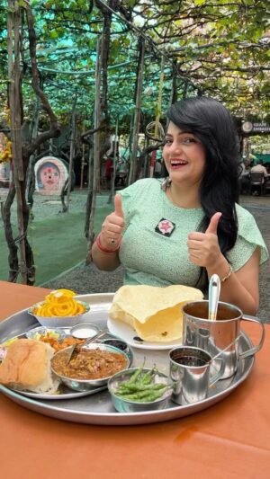 Priyanka Tiwari Instagram - Maharashtrian Breakfast  @grape_embassy 💃 
.
#food #reels #reelkarofeelkaro
