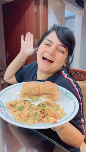 Priyanka Tiwari Instagram - Home style Egg Bhurji with @adfsoul Chill Oil 🌶️😋
#spicy #homestyle #egg